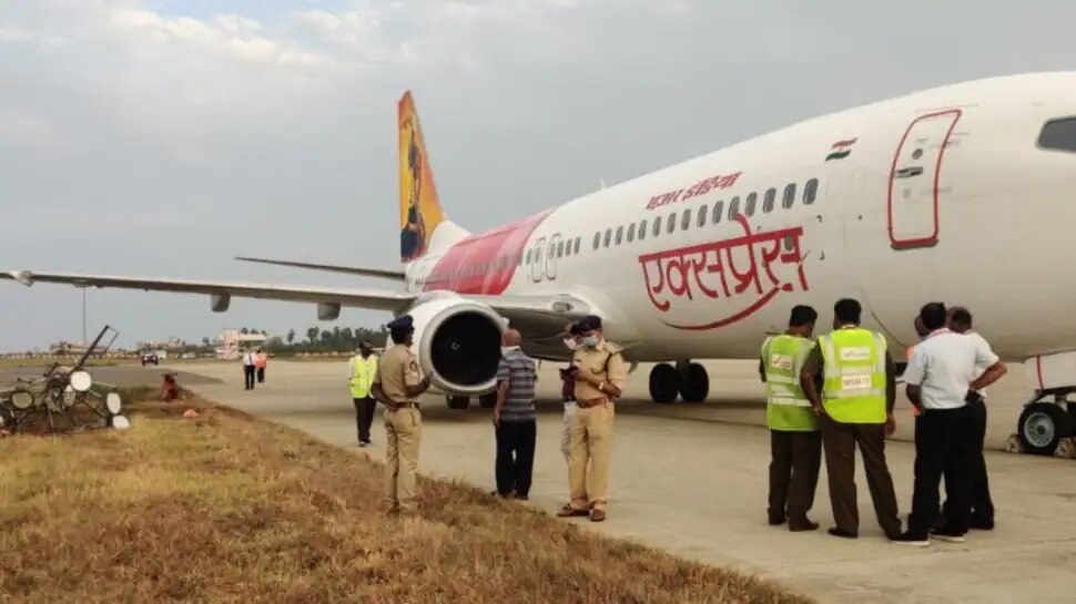 Kuwait जा रही Air India Express की फ्लाइट में बज उठा Fire Alarm, Kozhikode में हुई Emergency Landing