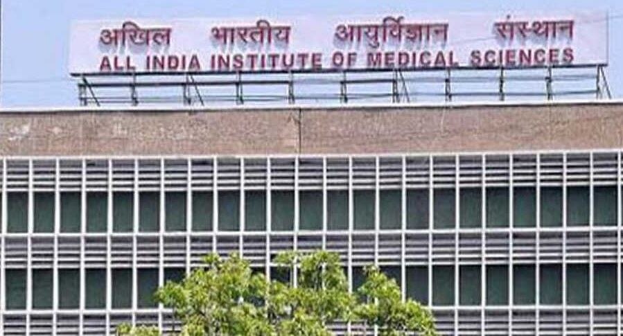 AIIMS के 30 डॉक्टर Corona संक्रमित, लगातार बेकाबू हो रहे मामले