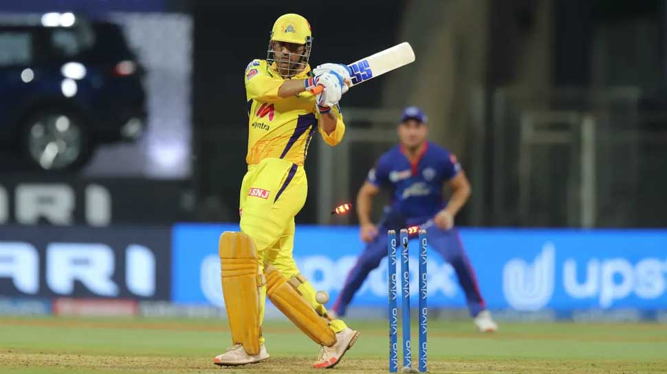 IPL 2021 CSK vs DC: MS Dhoni को Avesh Khan ने किया Duck Out, तो  ट्विटर पर फूटा फैंस का गुस्सा