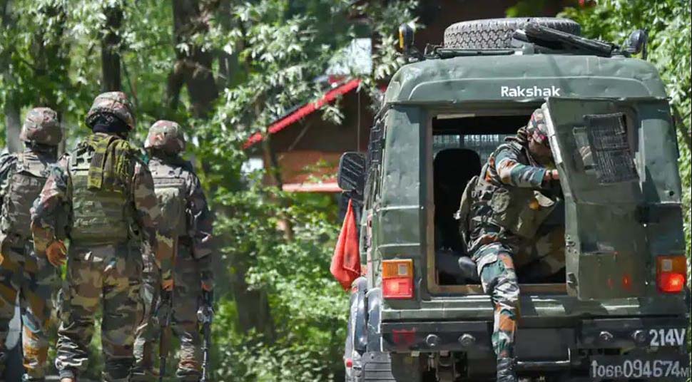 J&K: शोपियां में एनकाउंटर, मार गिराए गए तीन आतंकी, ऑपरेशन जारी