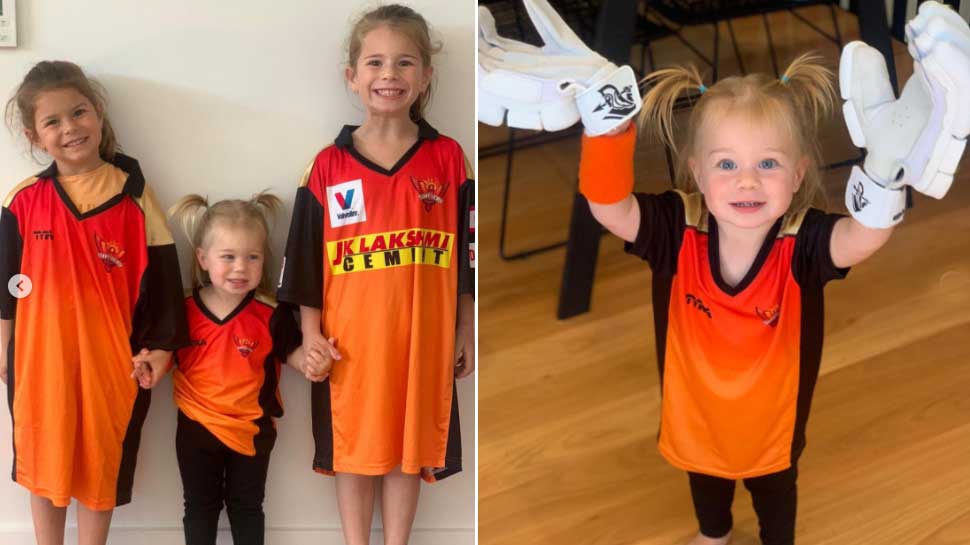 IPL 2021: मिलिए David Warner की नन्ही Fans से, SRH की Jersey पहनकर कर रही हैं Support