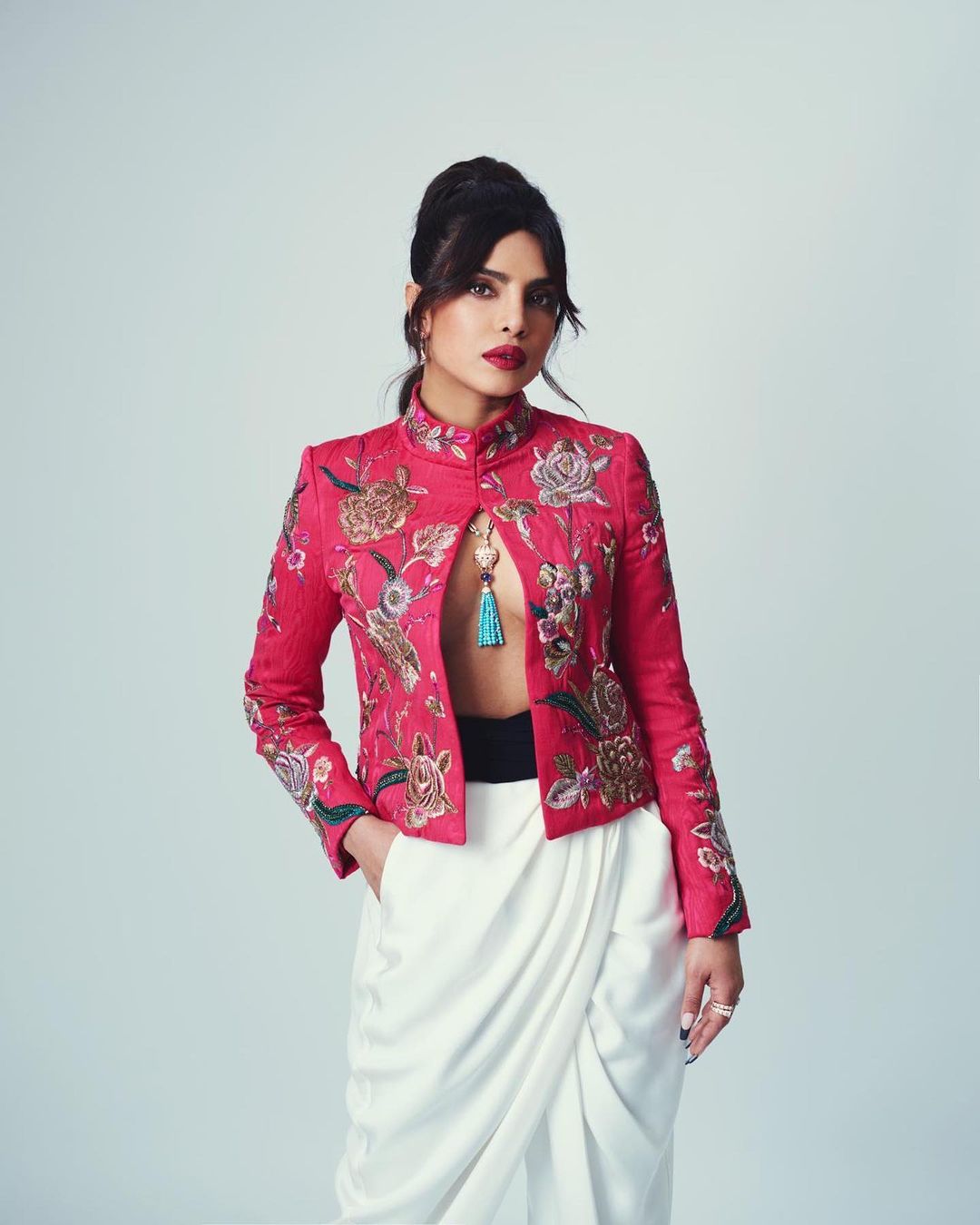 दो लुक्स में प्रियंका ने बरपाया कहर priyanka chopra photo of bafta