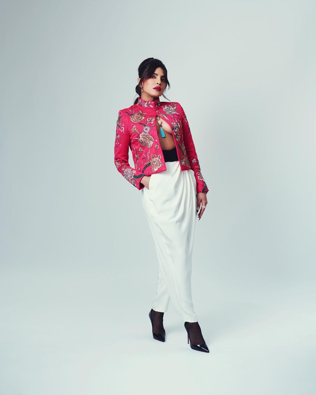 काफी प्यारी है प्रियंका की ड्रेस Priyanka Chopra New Look