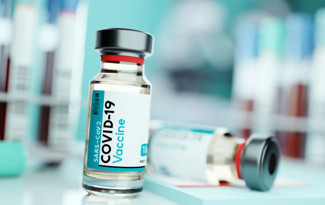 तमाम अफवाहों के बावजूद, जानिए क्यों सभी को लगवानी चाहिए कोरोना वैक्सीन 