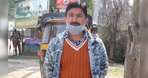 Auto driver Javed Ahmed became an example of honesty returned a mobile