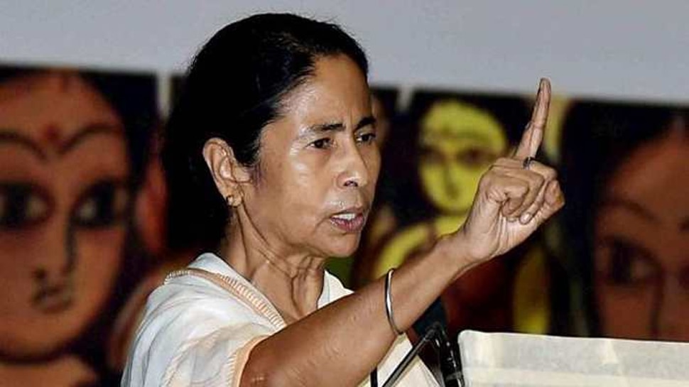West Bengal Elections: चुनाव आयोग के खिलाफ धरने पर बैठेंगी ममता बनर्जी, लगी है प्रचार पर रोक