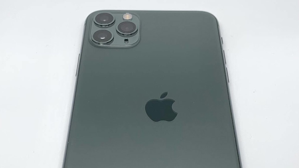 गलत जगह प्रिंट हुआ Apple Logo Apple logo printed in the wrong place