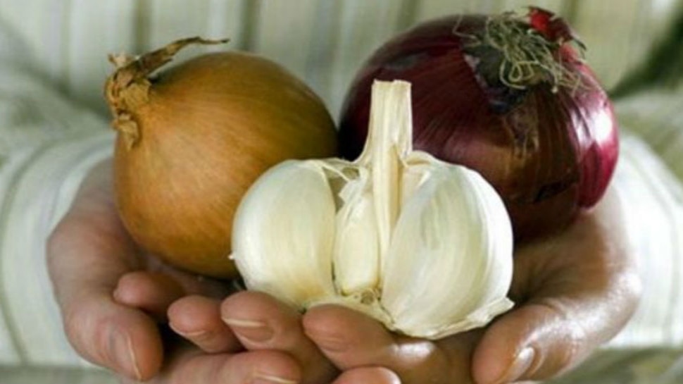 प्याज और लहसुन को अपवित्र माना जाता है onion garlic is impure