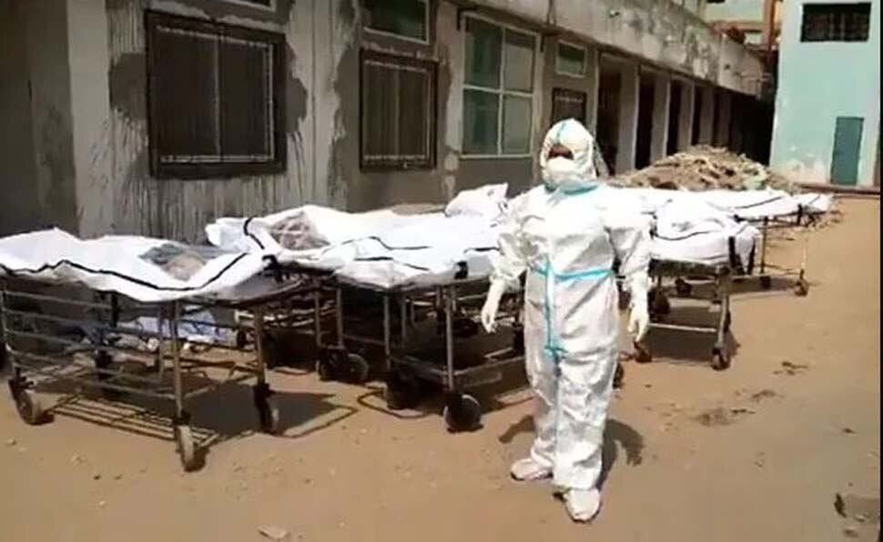 Coronavirus: छत्तीसगढ़ से सामने आया खौफनाक VIDEO,  सरकारी अस्पताल में लाश रखने लिए नहीं बची जगह
