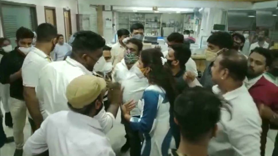 Mumbai: अस्पताल में ऑक्सीजन की कमी से 7 कोरोना मरीजों की मौत, परिजनों ने किया हंगामा