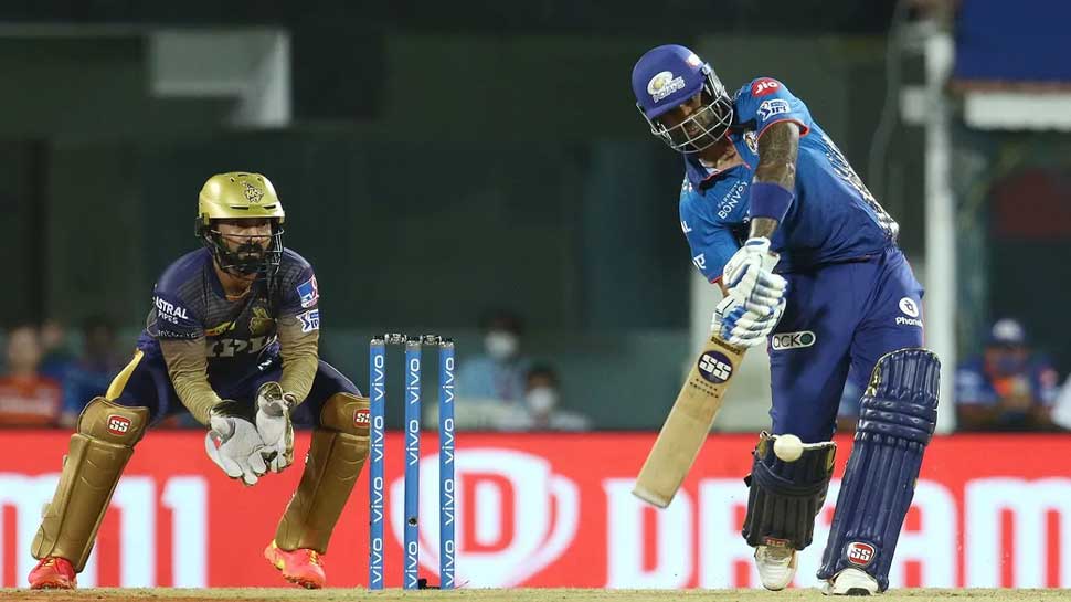 IPL 201 KKR vs MI, Suryakumar Yadav hit six on rooftop of Chepauk Stadium  on Pat Cummins Ball, Mumbai Indians | IPL 201 KKR vs MI: Suryakumar Yadav  ने लगाया जोरदार छक्का,