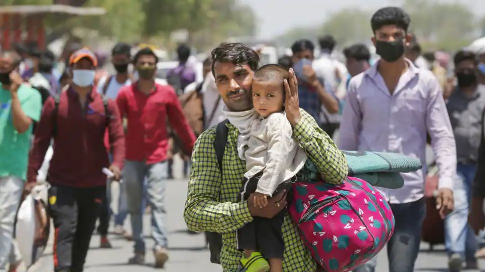 Bihar: प्रवासी मजदूरों को घर लौटने की खुशी, लेकन रोजगार की भी चिंता