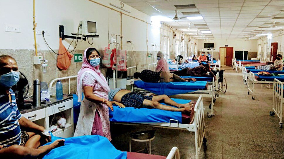 दिल्ली में बेकाबू Coronavirus, टूटे सारे रिकॉर्ड; अस्पतालों से जोड़े जाएंगे बैंक्वेट हॉल