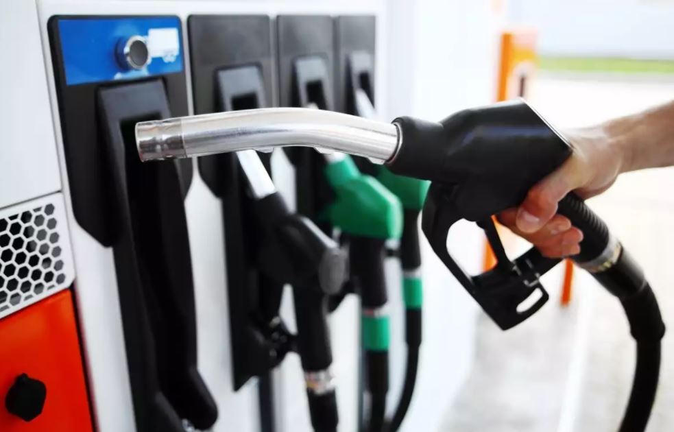 Petrol Price: 15 दिनों बाद गिरे पेट्रोल के दाम, जानिए किन शहरों में कितनी पहुंची कीमत