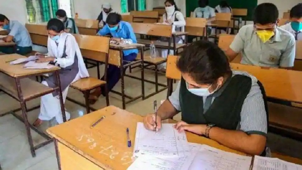 UP board 10th and 12th exams most likely be postponed as 17 out of 19 board officials tested corona positive | टलेंगी UP Board 10वीं और 12वीं की परीक्षाएं? जानिए शिक्षा मंत्री