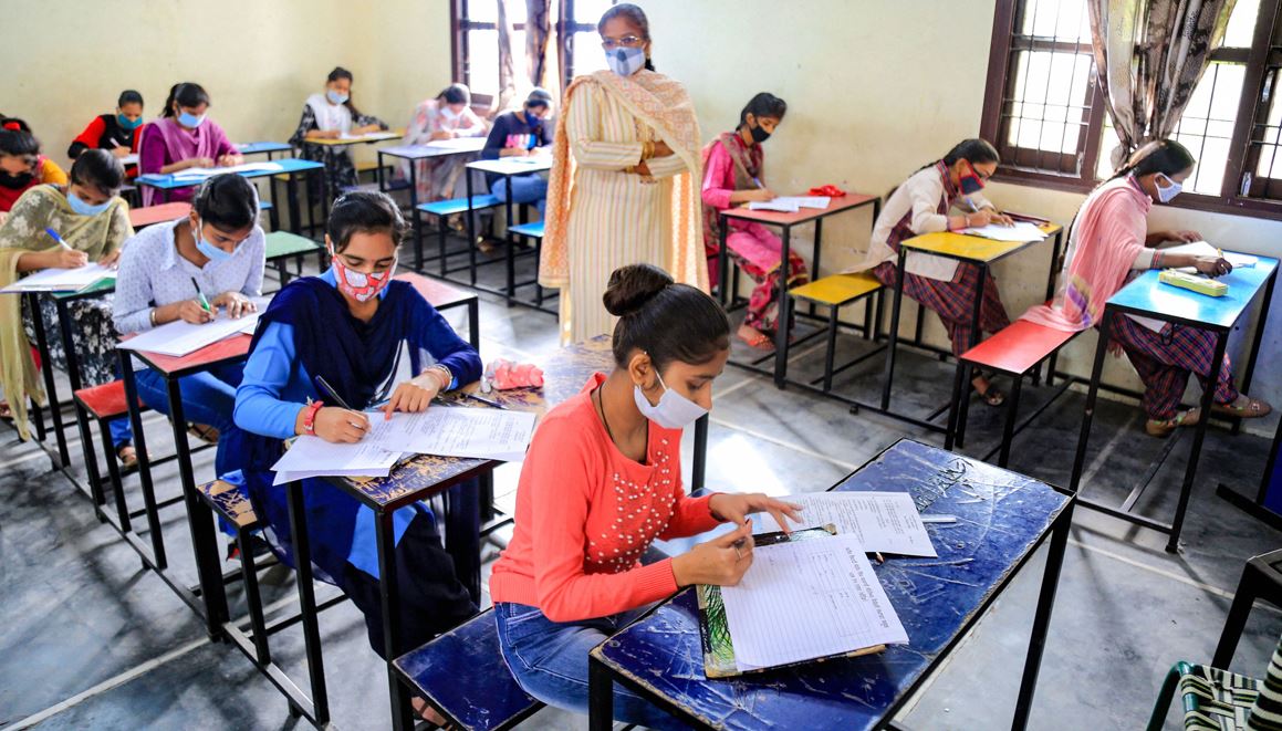 CBSE और UP सहित इन राज्यों में टली बोर्ड परीक्षाएं, यहां देखिए पूरी लिस्ट