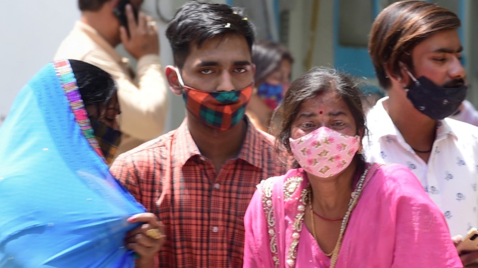 भारत में Coronavirus का कहर जारी, 24 घंटे में आए 2.17 लाख नए केस; 1185 लोगों की मौत