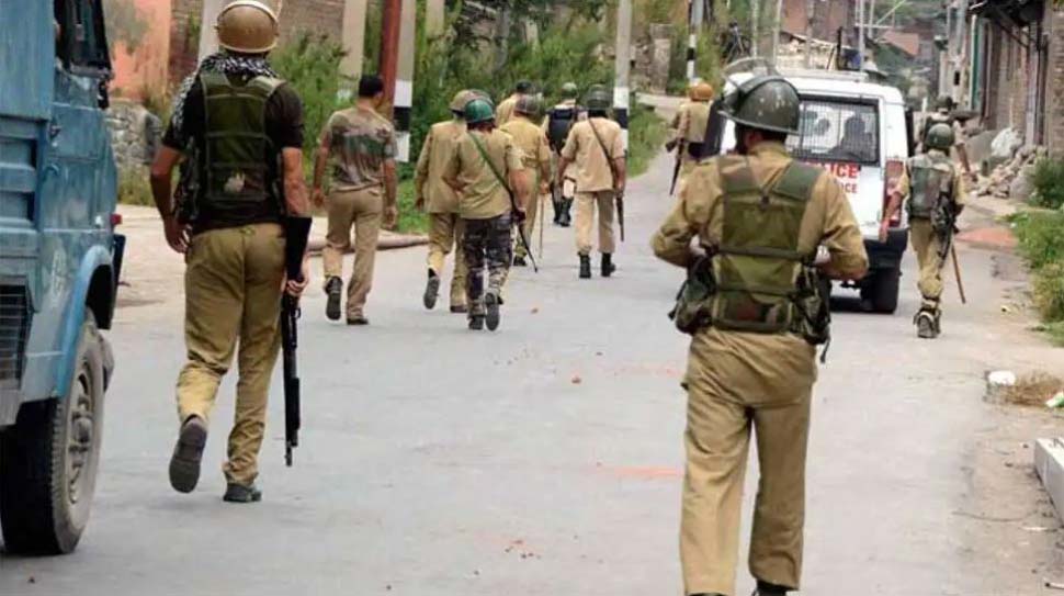 Jammu & Kashmir: आतंकियों की तारीफ करने पर महिला SPO सस्पेंड, FIR के बाद उठाया गया ये कदम