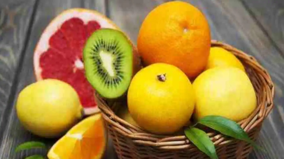 खट्टे फलों के साथ दूध न पीएं milk and sour fruits