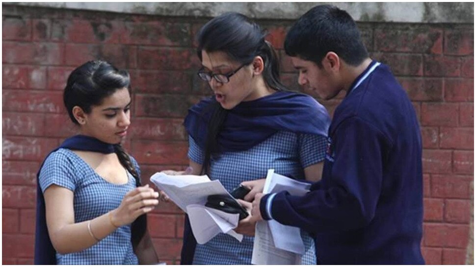 CBSE 10th Board Exam Cancelled: कोरोना काल में रद्द हुई 10वीं की परीक्षा, Exam Fee Refund मांग रहे पेरेंट्स