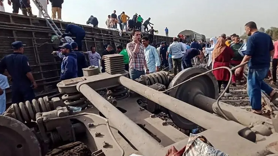 Egypt में बड़ा हादसा, पटरी से उतरी यात्रियों से भरी ट्रेन, करीब 100 लोग घायल