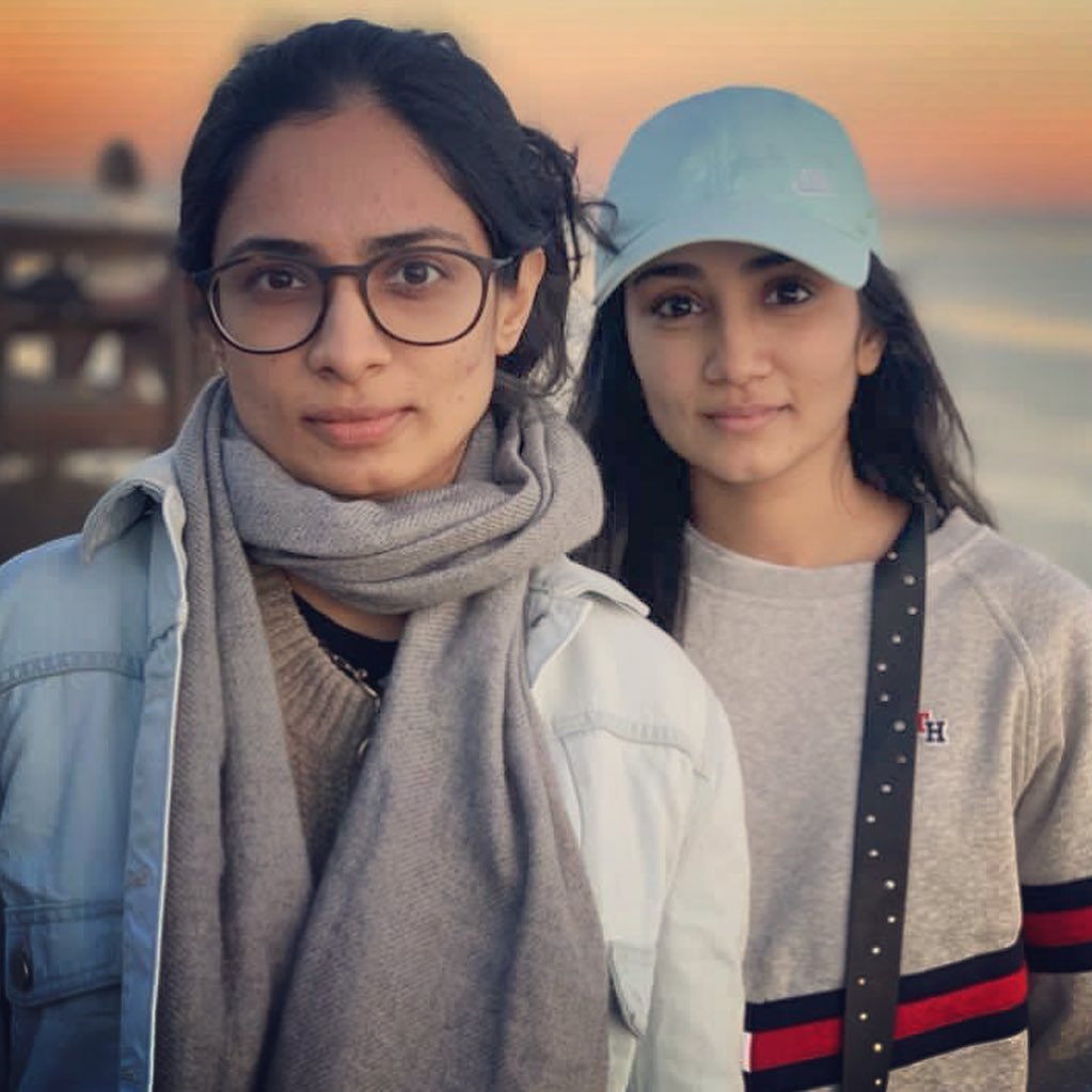इस फिल्म की हुई थी खूब चर्चा Manjari Makijany and Vinati Makijany Film Desert Dolphin