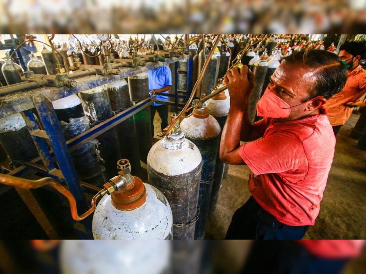 Oxygen Crisis in UP: रक्षा मंत्री राजनाथ सिंह ने भेजे 5 हजार लीटर के जम्बो ऑक्सीजन सिलेंडर, अब दूर होगी किल्लत