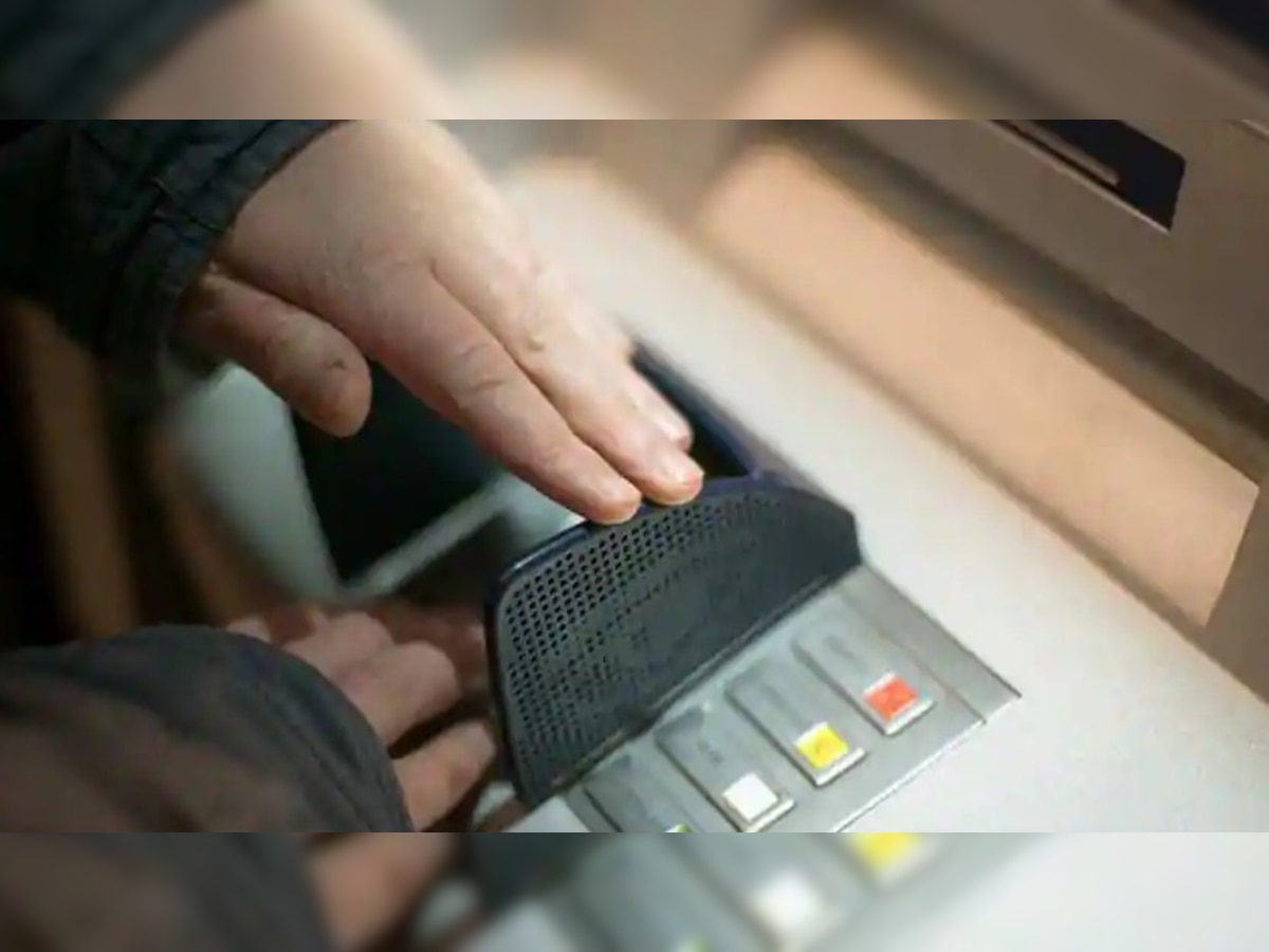 Bank Fraud: ATM से पैसे उड़ाने का जालसाजों ने निकाला नया तरीका, जानकर हो जाएंगे हैरान