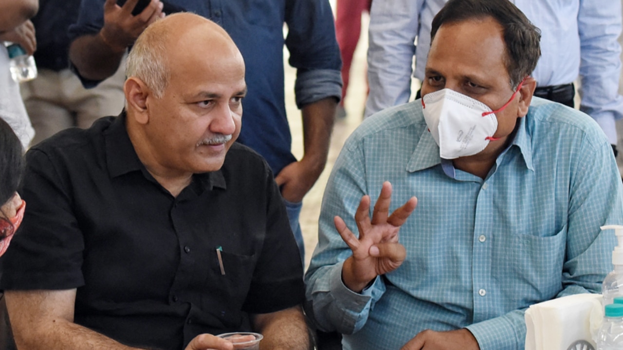 Coronavirus: दिल्ली में 2 हफ्ते में 3 गुना बढ़े बेड, Manish Sisodia बोले- घर में ज्यादा लोग ठीक हो रहे