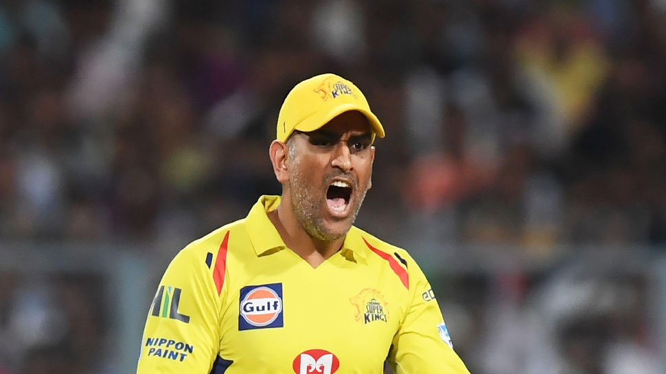 IPL 2021: फील्डिंग जमाते वक्त MS Dhoni को आया गुस्सा, फील्डरों पर बुरी तरह चिल्लाए माही