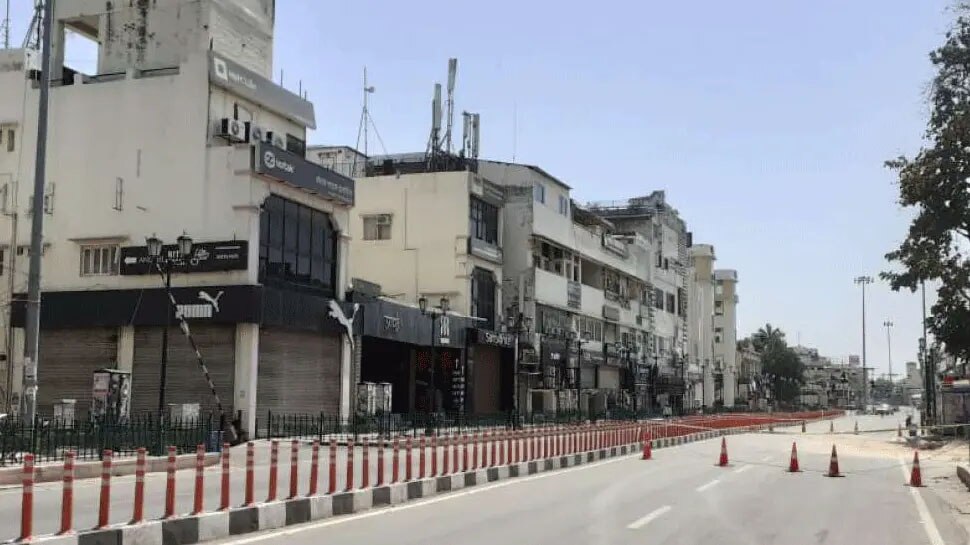 Corona: Maharashtra में बिगड़ रहे हैं हालात, कल रात 8 बजे से लग जाएगा लॉकडाउन?