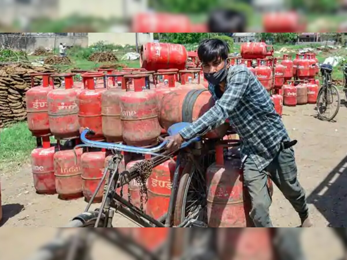 809 रुपये की LPG है बहुत महंगी! दोबारा चाहिए Subsidy तो अपनाएं ये तरीका, होगा बड़ा फायदा