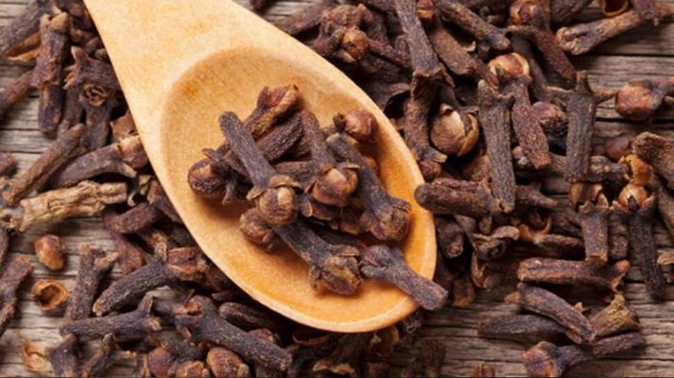लौंग सूंघने के नुकसान clove side effects