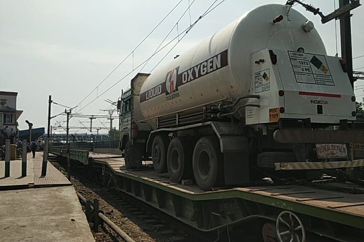 ऑक्सीजन से भरे जाएंगे टैंकर Tankers will be filled with oxygen