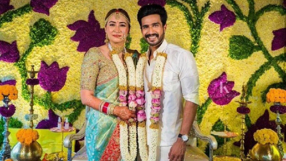 खूबसूरत लग रही है दोनों की जोड़ी Both are looking beautiful
