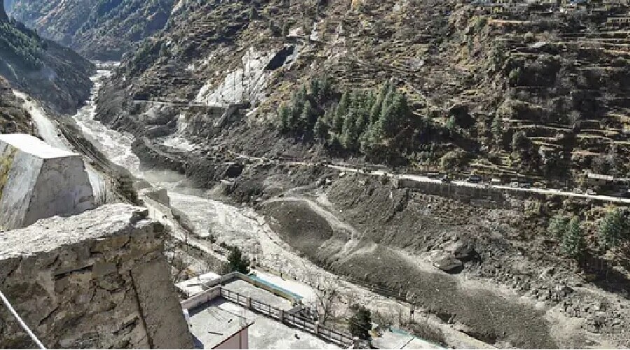 उत्तराखंड में ध्वस्त हुआ ग्लेशियर, भीषण तबाही की आशंका 