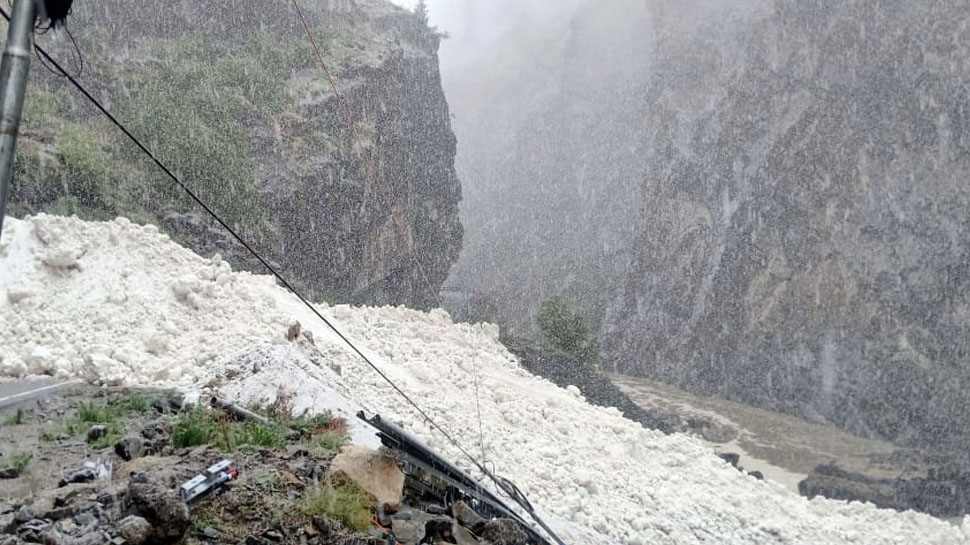 Chamoli Avalanche: देखते ही देखते बर्फ में दब गई जिंदगियां, अब तक 8 लोगों के मिले शव, 291 सुरक्षित बचाए गए