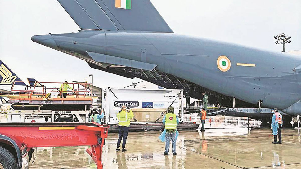 Coronavirus: Oxygen सप्लाई करने में जुटी Indian Air Force, युद्ध स्तर पर हो रहा काम