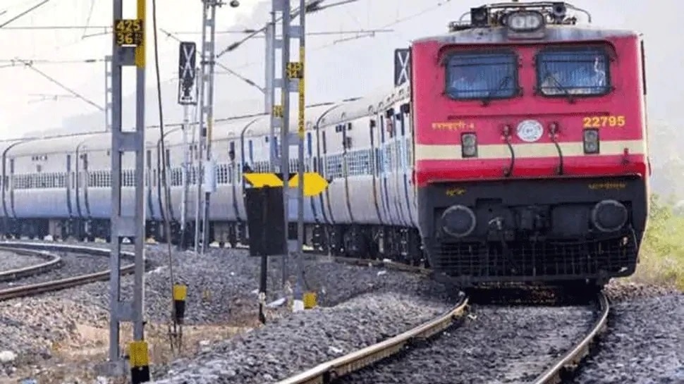 चक्रधरपुर रेल मंडल में माओवादियों ने उड़ाया रेल ट्रैक, हावड़ा-मुंबई मुख्य मार्ग ठप्प