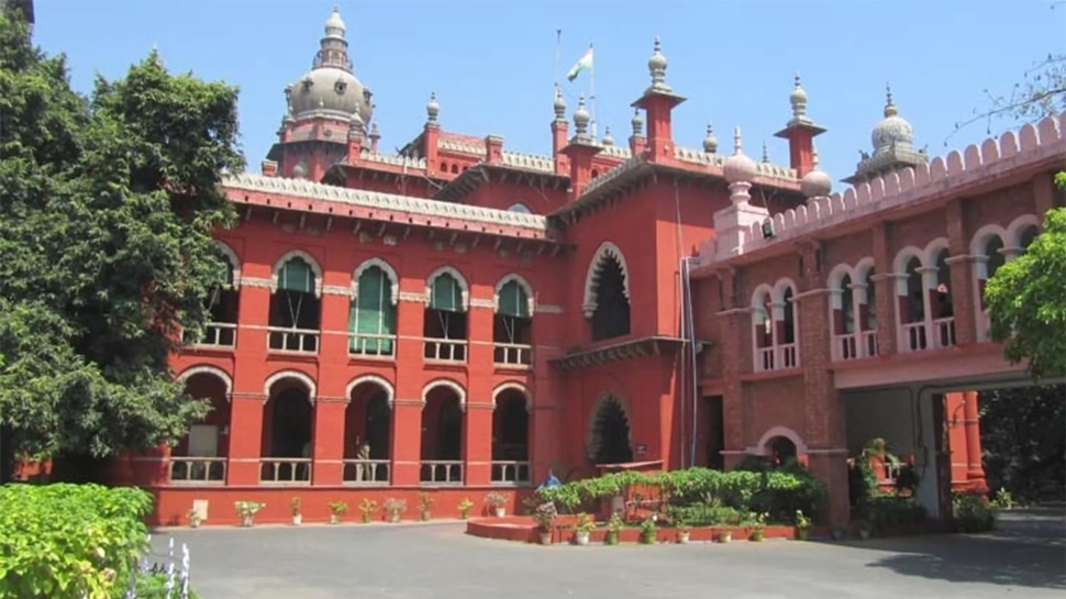 'चुनाव अधिकारियों पर चले हत्या का केस', Madras High Court ने बढ़ते कोरोना संक्रमण पर लगाई लताड़