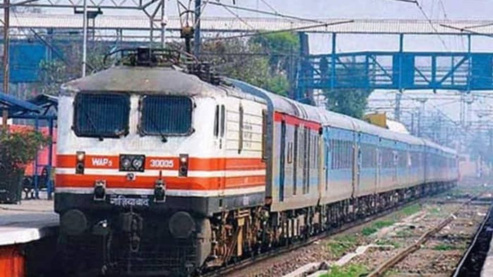 कम यात्रियों के चलते दक्षिण मध्य रेलवे ने 10 ट्रेनें कर दी रद्द