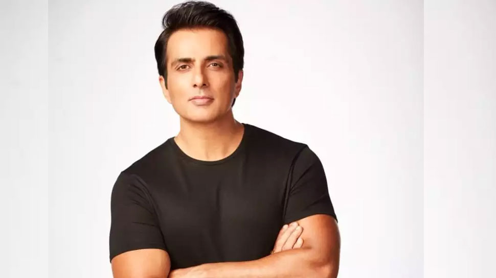 Sonu Sood को लोगों की जान बचाकर मिलता है सौ करोड़ी फिल्म का सुख, Tweet पर फैंस ने बरसाया प्यार