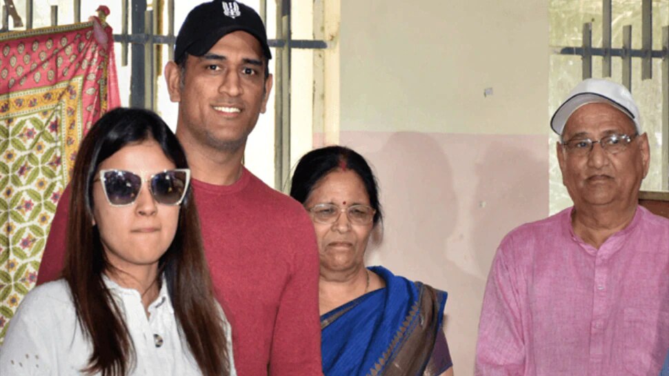 Covid 19: Ms dhoni के माता पिता ने कोरोना को दी मात, अस्पताल से मिली छुट्टी