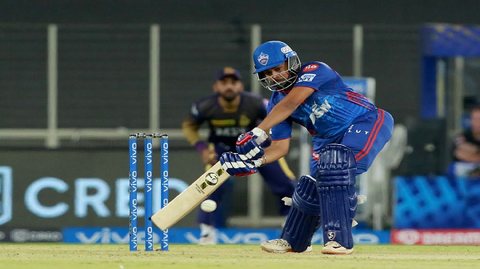 IPL 2021: Prithvi Shaw ने उड़ाए Shivam Mavi के होश, एक ओवर में जड़ दिए 4,4,4,4,4,4