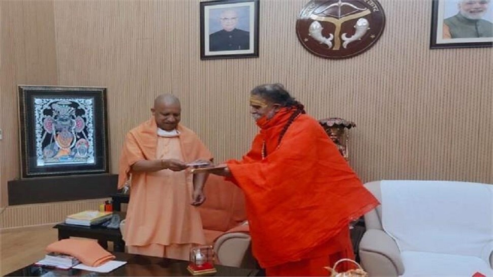 हरिद्वार महाकुंभ से प्रयागराज लौटे महंत नरेंद्र गिरी कहा- दूसरे राज्यों को लेनी चाहिए CM योगी से सीख