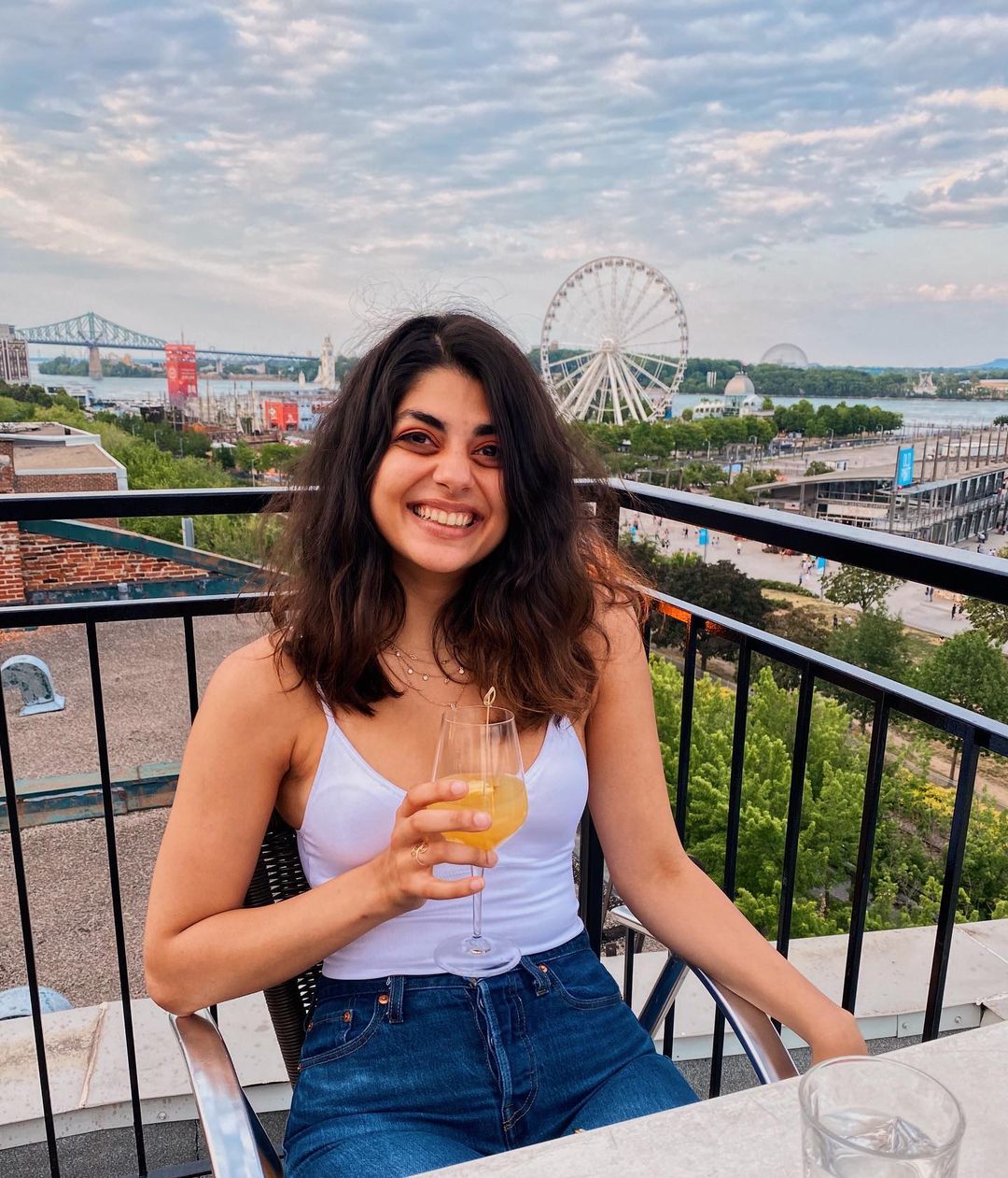 सोशल मीडिया पर हैं एक्टिव Prem chopra grand daughter sanchi bhalla active on social media