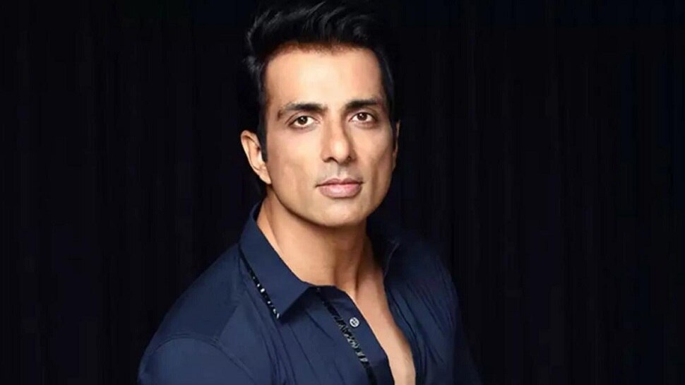 बेड दिलाने के बावजूद नहीं बच सका Sonu Sood का फैन, एक्टर ने लिखा- मेरा कलेजा फट रहा है