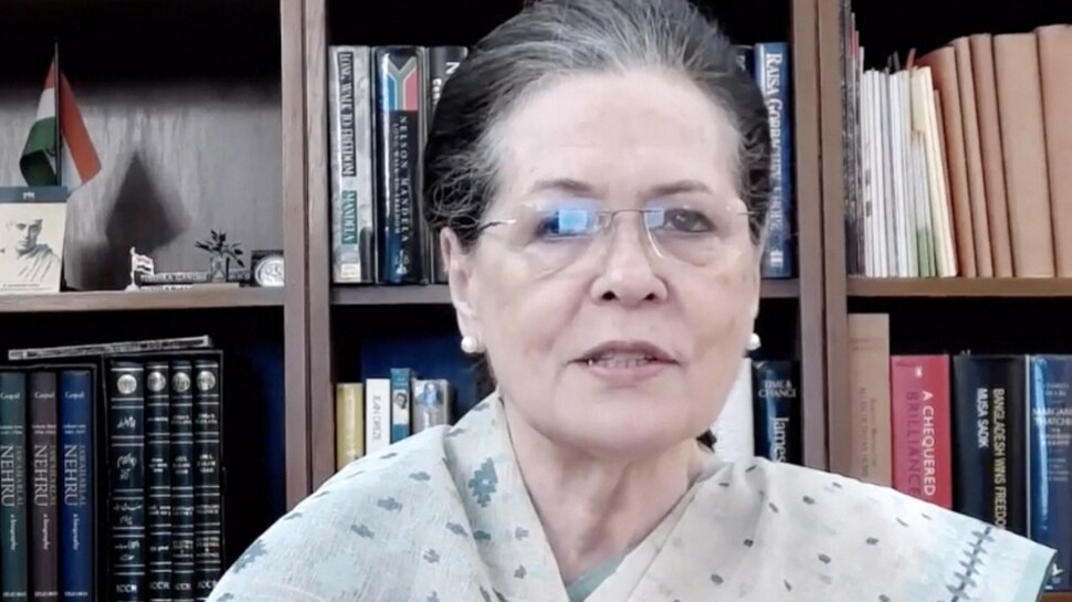 Corona संकट के बीच कांग्रेस देगी केंद्र का साथ, Sonia Gandhi बोलीं- राष्ट्रीय रणनीति बनाए सरकार