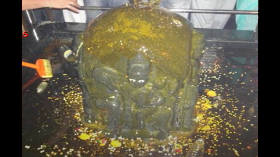 Shani Temple: शनिदेव का अनोखा मंदिर जहां कोयल के रूप में श्रीकृष्ण ने शनिदेव को दर्शन दिए थे