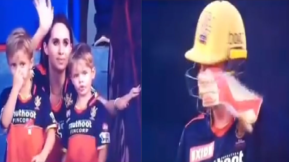 IPL 2021: जब स्टैंड में परिवार को देख कर भावुक हुए AB de Villiers, वायरल हो रहा ये Video